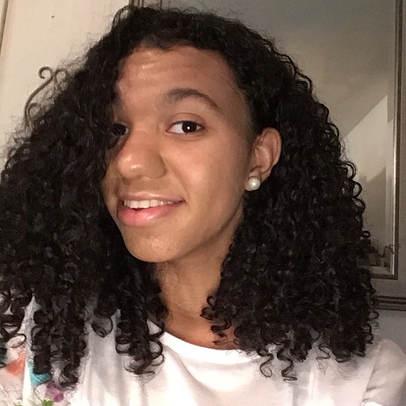 Meet your Posher, Ari - Picture 3 of 3